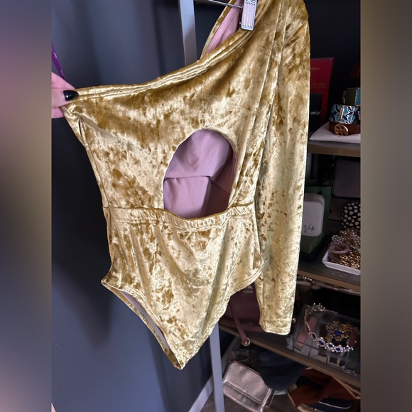 NWT Yitty Plusshy Asymmetrical Bodysuit Medium Back Cut Out - Picture 5 of 10